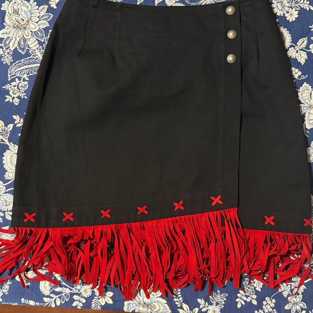 Chic Black Mini Skirt with Red Fringe Accents 👢